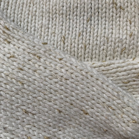 White and gold knit sweater - Picture 8 of 8